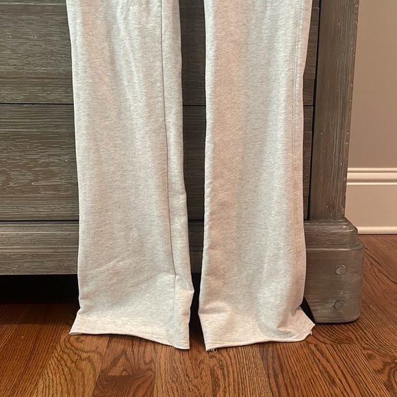 Aeropostale Grey Sweatpants with embroidered flowers - Picture 2 of 3